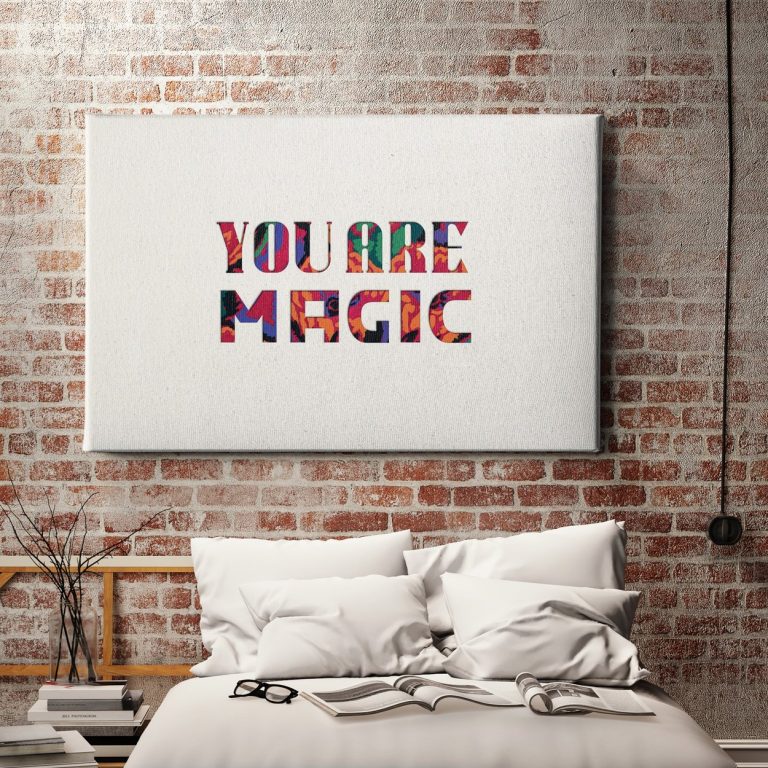 Πίνακας σε καμβά «You Are Magic» κρεμασμένος σε τοίχο δωματίου