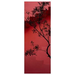 Το σχέδιο του αυτοκόλλητου πόρτας Δέντρο σε Κόκκινο Τοίχο: η σιλουέτα ενός δέντρου πάνω σε κατακόκκινο τοίχο με σκαλοπάτια