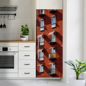 Αυτοκόλλητο ψυγείου Κόκκινη Πρόσοψη με Τέντες — κεραμιδί πρόσοψη με ριγέ τέντες και μικρά μπαλκόνια σε σειρά, τοποθετημένο