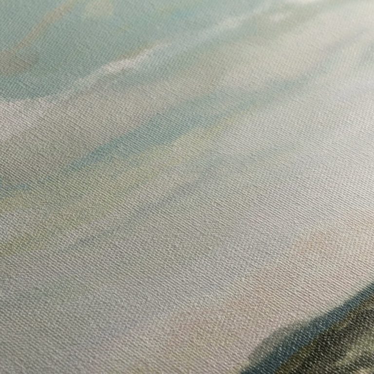 Κοντινή λήψη στην ύφανση του καμβά με λεπτομέρεια από τις φαρδιές πινελιές του ουρανού και το φως που πιάνουν τα νερά της πεδιάδας