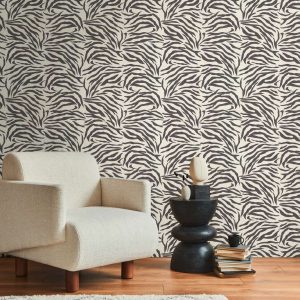 Ταπετσαρία τοίχου animal print AS Creation 782171 σε λευκό και μαύρο — δωμάτιο